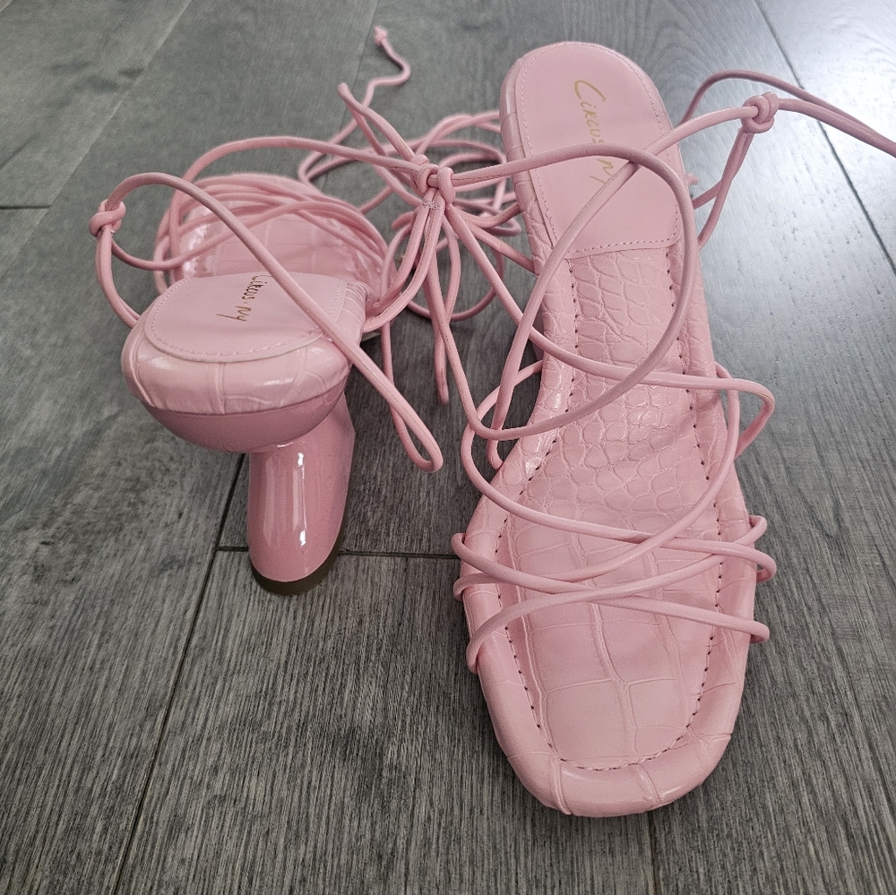 Shoes - Picture 4 of 7